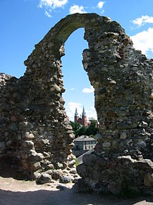 Ruinele castelului medieval