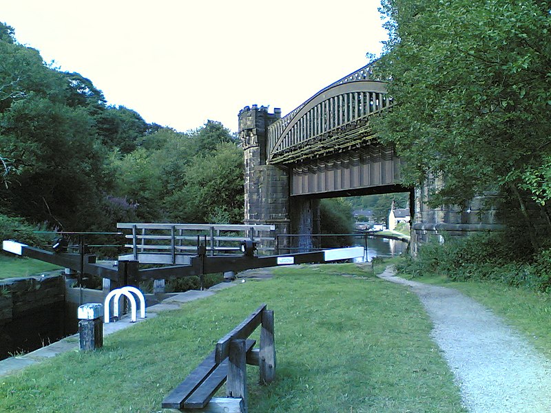 File:Rochdale canal railway viaduct.jpg