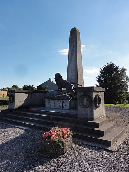 File:Rocroi (Ardennes) monument aux morts.JPG