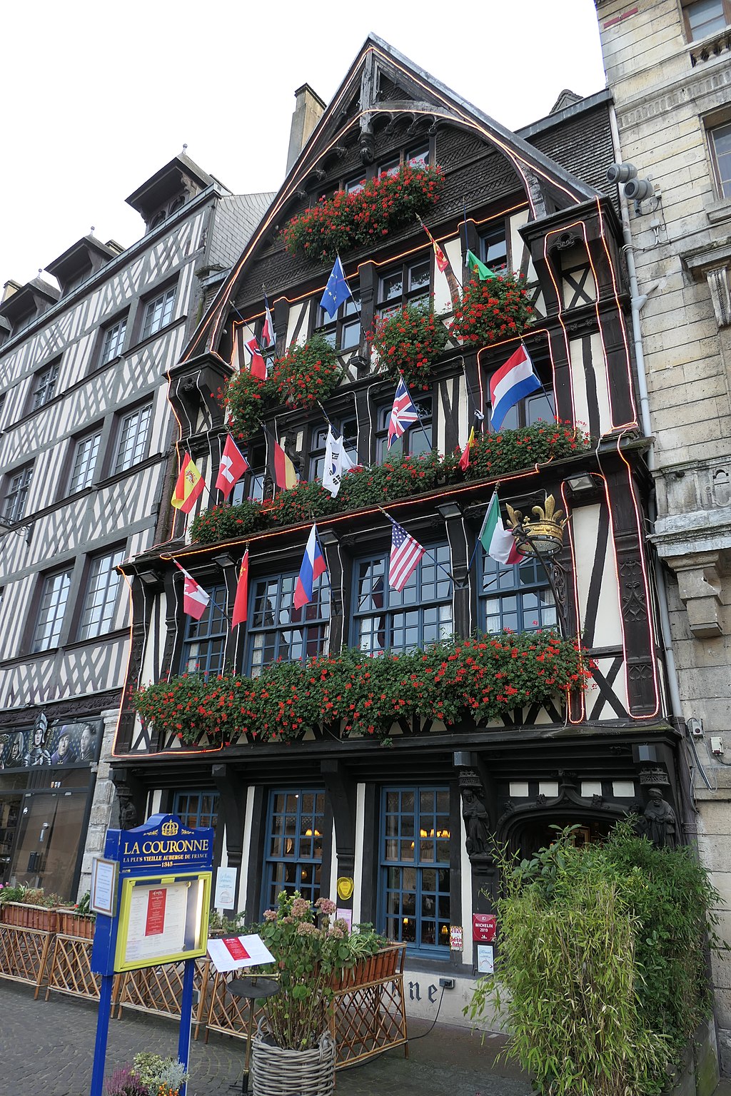 Rouen - place du Vieux-Marché 06