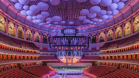 Take to hall. The Royal Albert Hall в Лондоне.