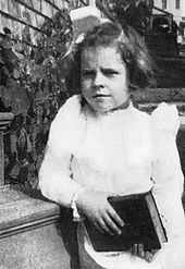 Gordon at age four (Source: Wikimedia)