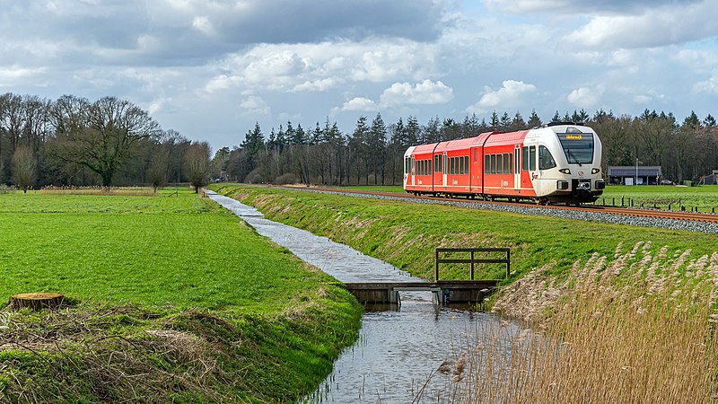 File:Ruurlo Arriva GTW 367 stoptrein 30845 Winterswijk (49654586906).jpg