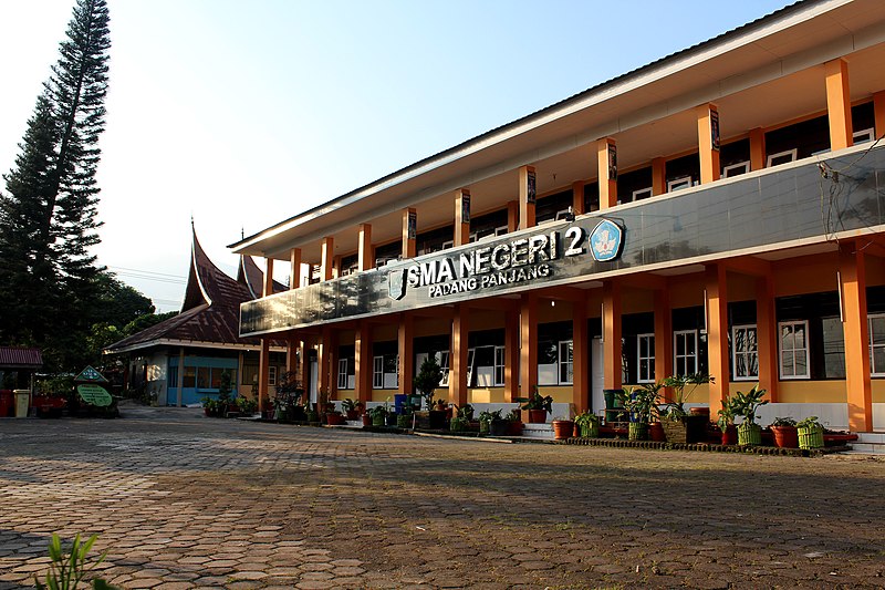 File:SMA Negeri 2 Padang Panjang.jpg