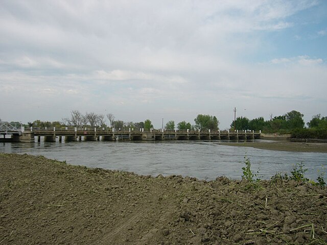 The San Joaquin at Mendota Pool during the high flows of April 2006