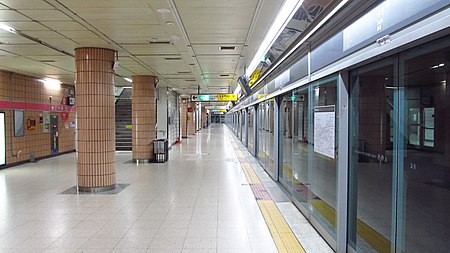 Seoul metro 825 Sujin station platform 20181124 143344