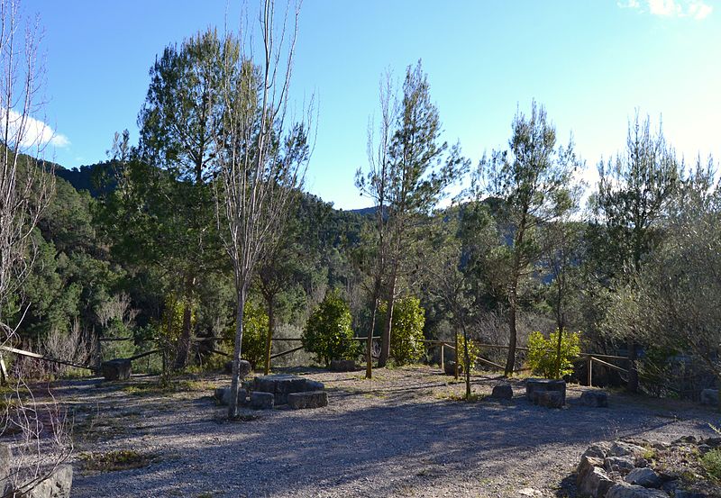 File:Serra d'Espadà, àrea de descans.JPG