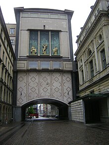 Verbindungsbau zur Neuen Bühne des Königlichen Theaters von 1931, spöttisch-liebevoll «Starenkasten» getauft (Quelle: Wikimedia)