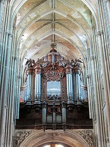 Buffet de l'orgue de tribune de la basilique de Saint-Quentin (1689) à Saint-Quentin (Aisne).