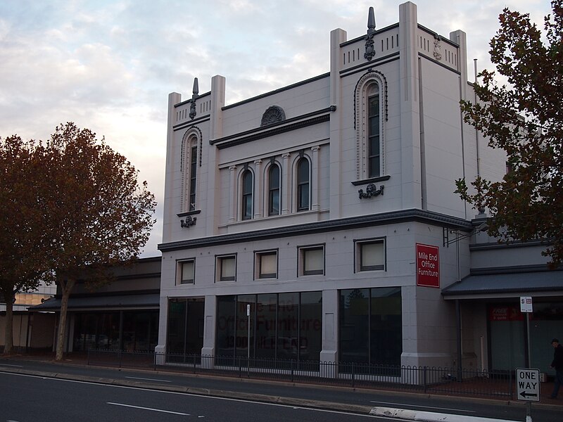 File:Star Theatre, Mile End.JPG