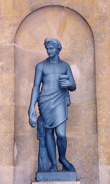 File:Statue at Buscot House - geograph.org.uk - 1224905.jpg