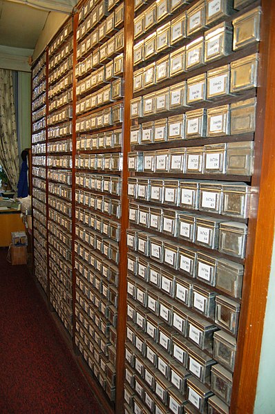 File:Stockage graines Avena Institut Vavilov.jpg