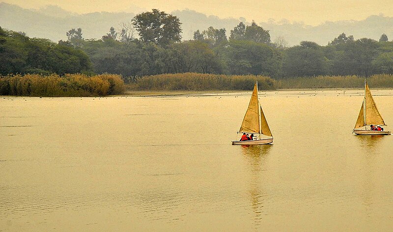 File:Sukhna Lake Chandigarh.JPG