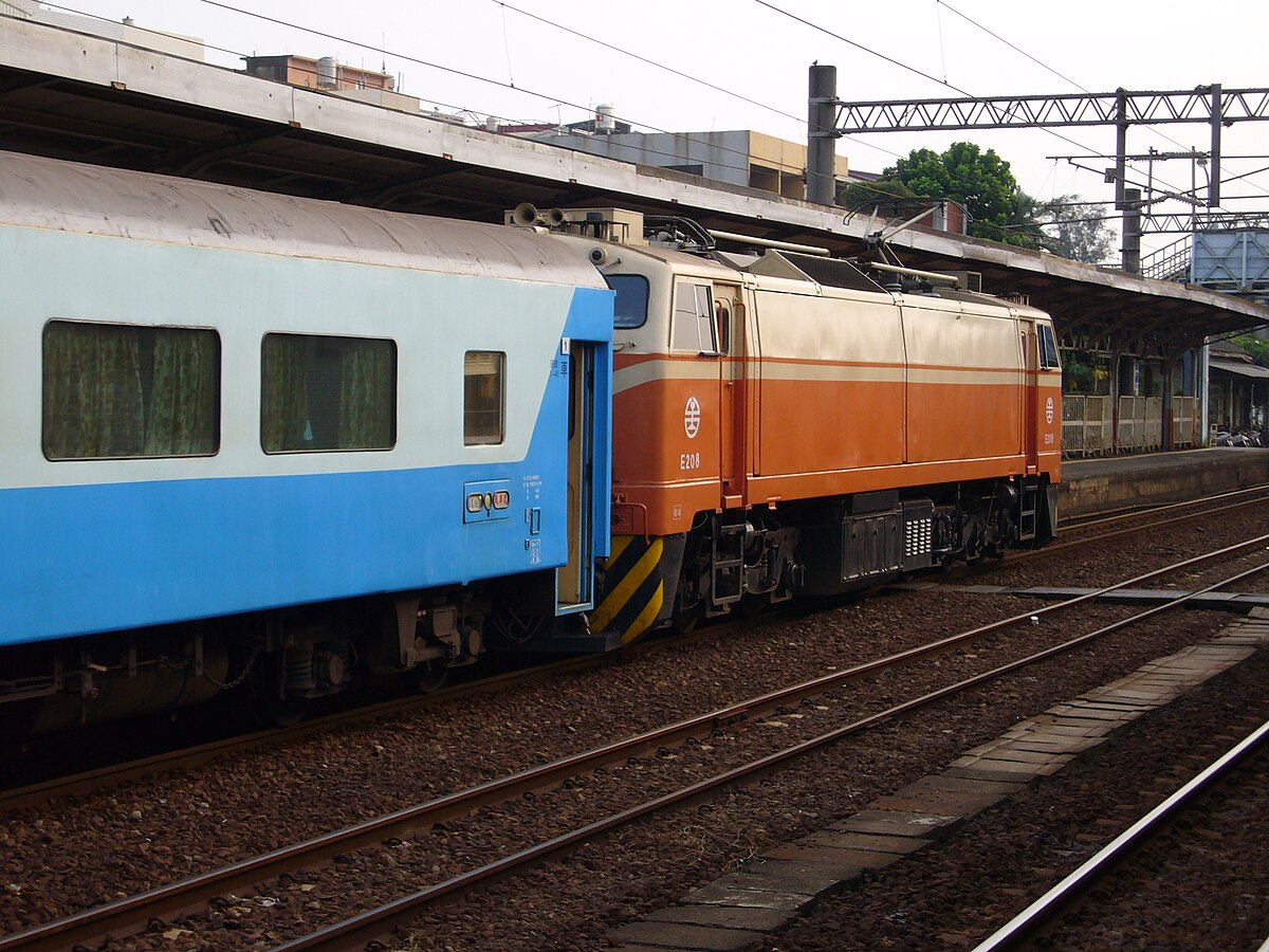 Свинец 208. Semi-Express. Taiwan Railways Administration r200.