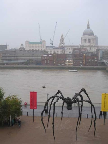 File:Thames with Bourgeois spider - geograph.org.uk - 1169248.jpg