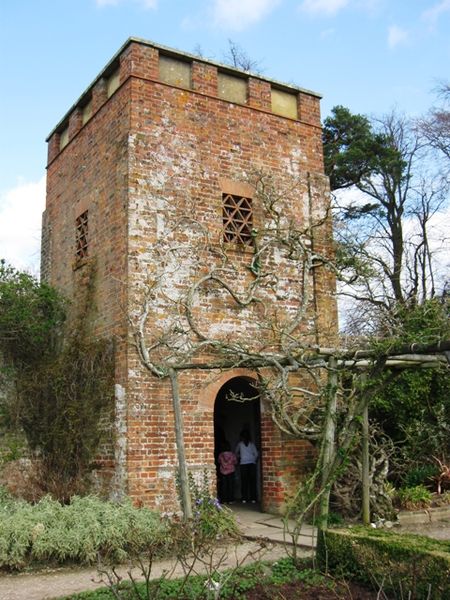 File:The Water Tower in the Rose Garden, Polesden Lacey - geograph.org.uk - 1216807.jpg