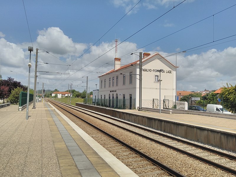 File:The building of Paialvo - Porto da Lage train station.jpg