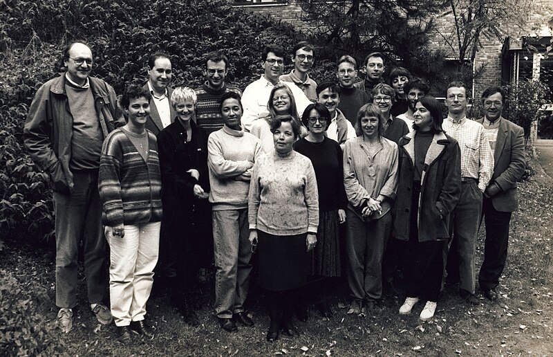 File:The yeast teams in Pasteur in 1995.jpg