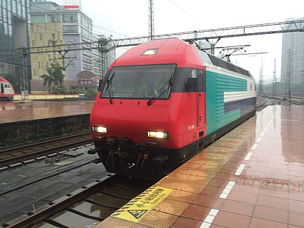 MTR KTT locomotive TLS002 on Guangzhou–Shenzhen Railway reversing at Guangzhou East railway station