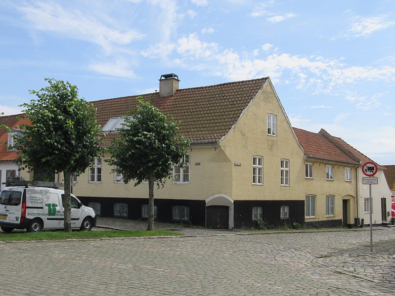 File:Torvet 12 (Præstø).jpg