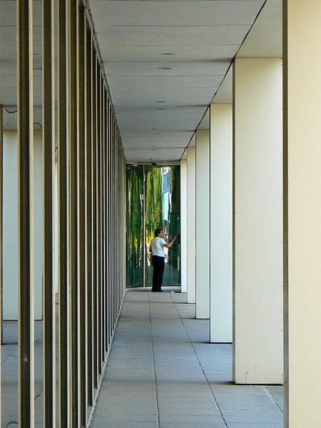 File:Tri-centre, Fleming Way, Swindon - geograph.org.uk - 511690.jpg