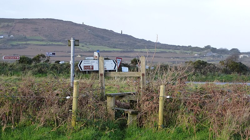 File:Trink Hill stile. - panoramio.jpg