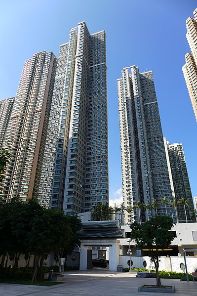 File:Tseung Kwan O Martine Bay 201405.jpg