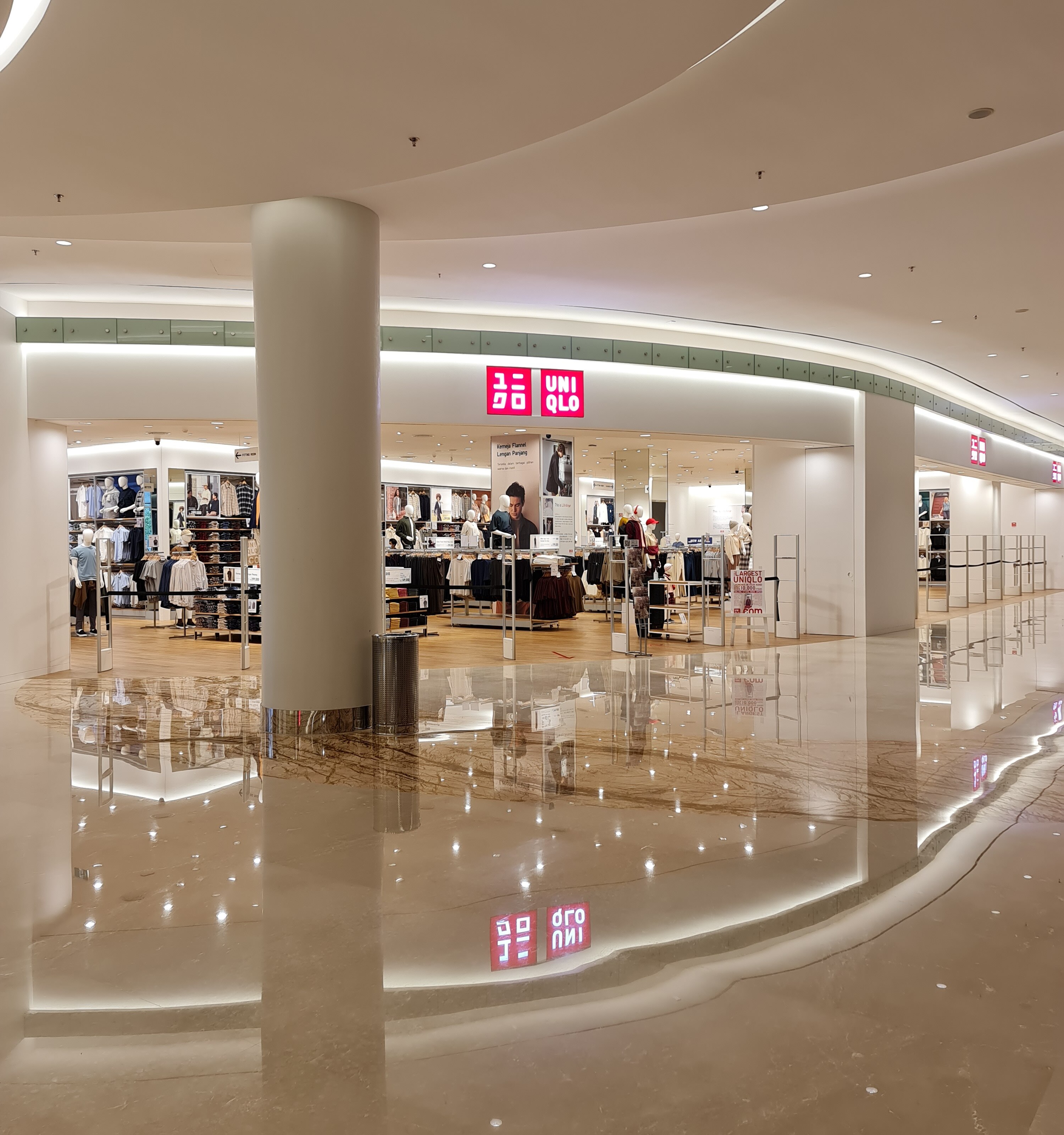 Uniqlo plaza indonesia