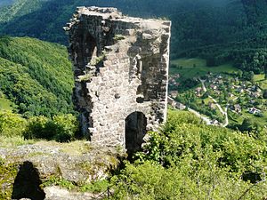 Bilstein Castle, northwest view of the residential ruins