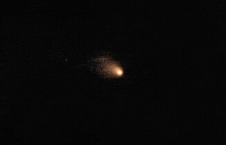 La mancha brillante, borrosa en el centro de esta imagen, es el cometa conocido como 67P.