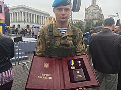 Tšybinjejev Kiovassa vuonna 2016 saatuaan Ukrainan sankarin arvonimen.