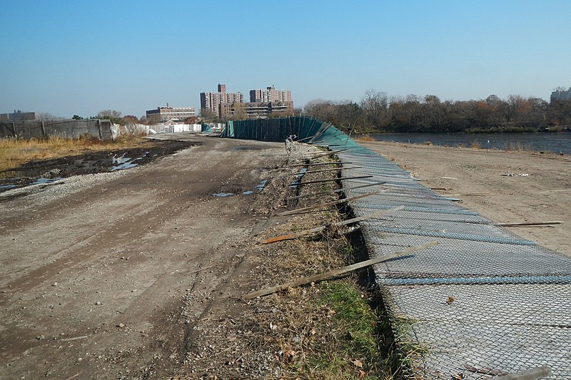 File:Vaux Park fence down Sandy jeh.jpg