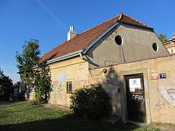 Vrata a hlavní budova usedlosti Šmukýřka