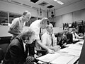 Kontrolcenteret arbejder på at løse Apollo 13 krisen