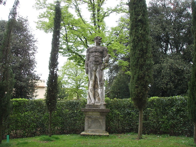 File:Villa la pietra, giardino est, colosso 0.JPG