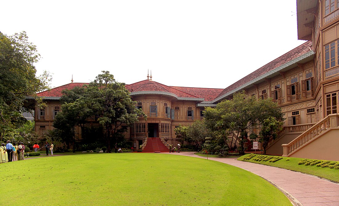 File:Vimanmek Mansion.JPG