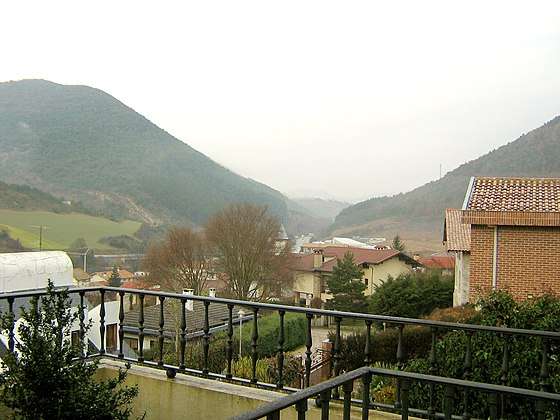 View of Sorauren, looking north through the water gap created by the Rio Ulzama. Vista Sorauren.jpg