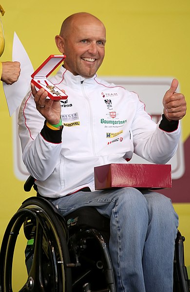 File:Walter Ablinger - Tag des Sports 2013 Wien 2.jpg