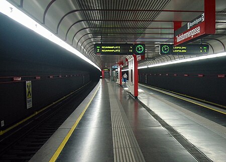 Wien U Bahn Station Taubstummengasse Bahnsteig