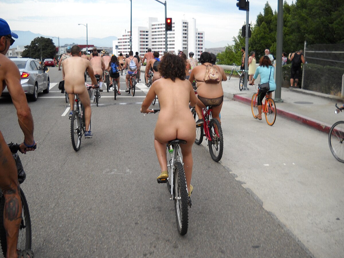 File:World Naked Bike Ride, Los Angeles (2015) (19955629036)