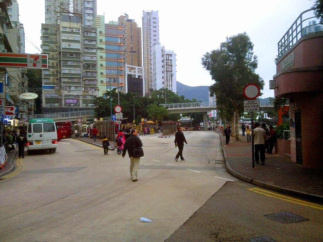 File:Wu Nam Street near Aberdeen Bus Terminus.JPG