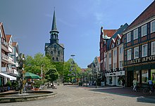 Wunstorfer Innenstadt, Fußgängerzone mit Marktplatz und Stadtkirche St. Bartholomaeus