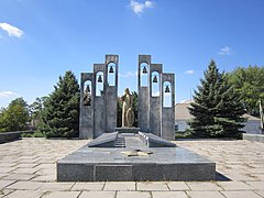 monument aux morts à Magdalinivka classé[6],