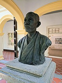 山本悌二郎銅像複製品，於2022年12月17日揭幕於社宅事務所玄關。