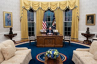 <span class="mw-page-title-main">Oval Office</span> Office of the President of the United States in the White House