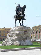 07 Tirana Skenderbeg-Denkmal03.jpg