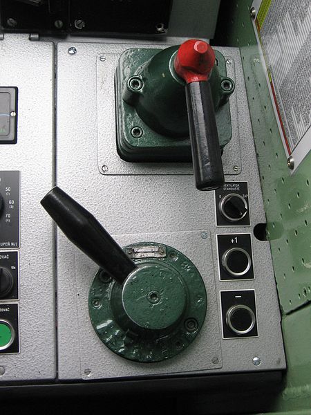 File:151 012 ČD brake controller and brake valve.JPG