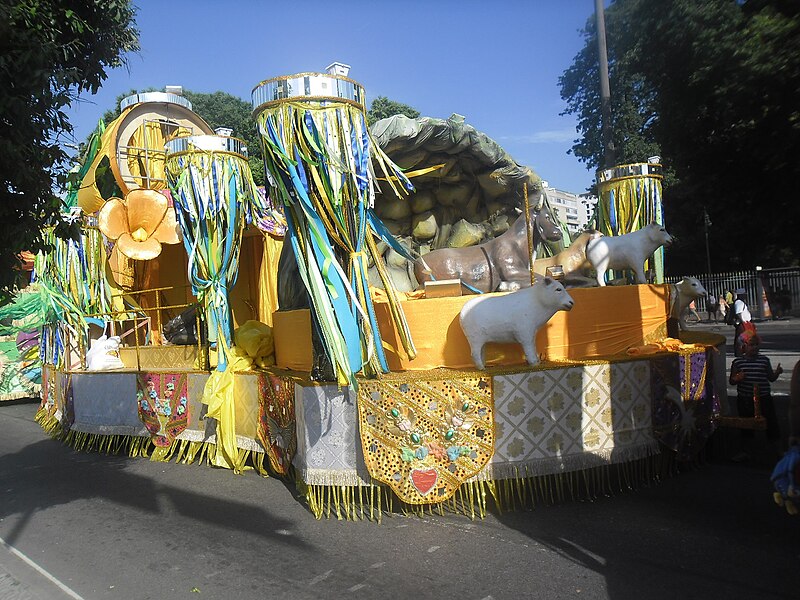 File:2014-02-28 - Carro alegórico parado de dia (10).JPG