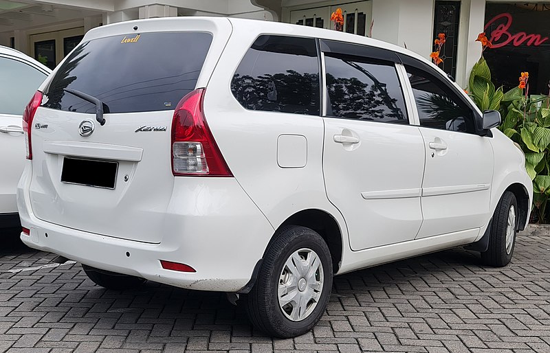 File:2014 Daihatsu Xenia 1.3 X (rear).jpg