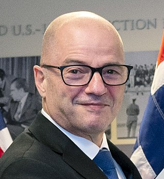 <span class="mw-page-title-main">Odd Roger Enoksen</span> Norwegian politician